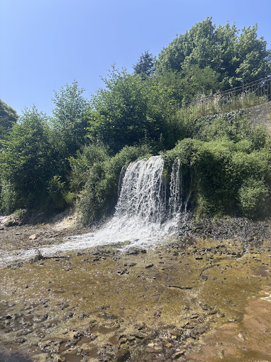 Cascade au soleil