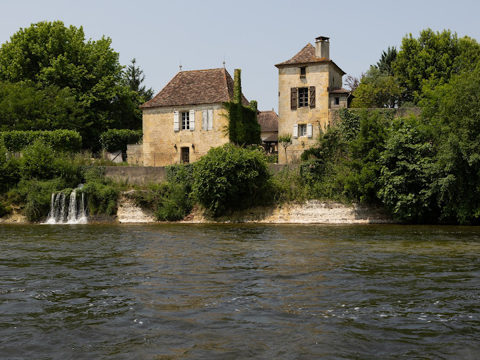 Château au bord de la Dordogne
